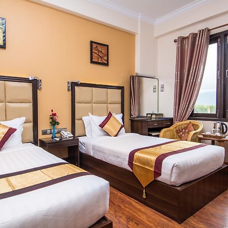 The Hotel Emperor-Inle Nyaung Shwe Exterior photo
