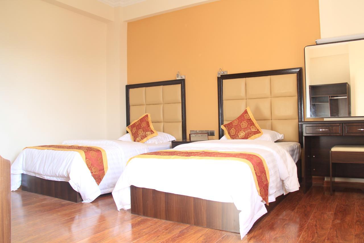 The Hotel Emperor-Inle Nyaung Shwe Exterior photo