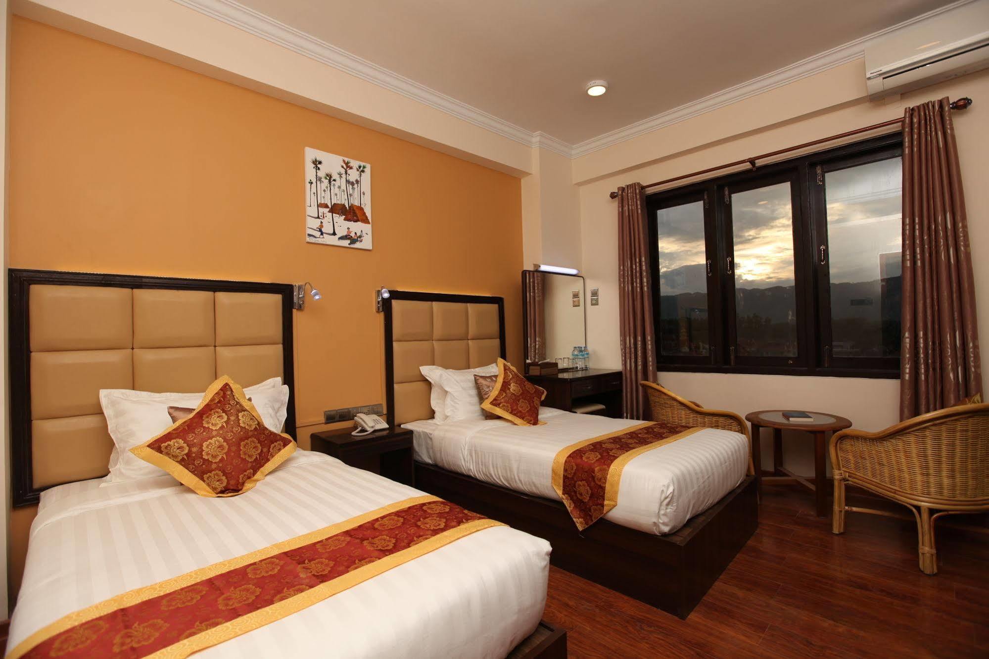 The Hotel Emperor-Inle Nyaung Shwe Exterior photo